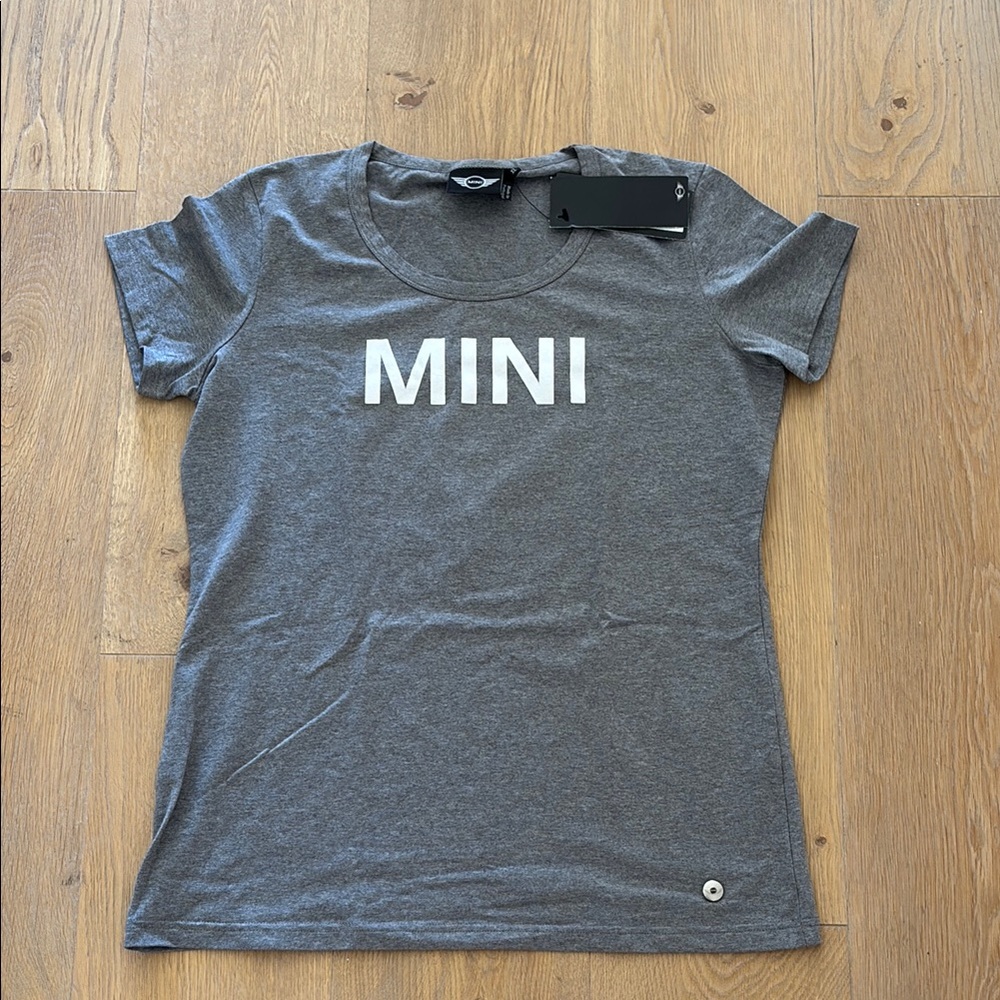 MINI NWT Gray Short Sleeve Women's Tee XL